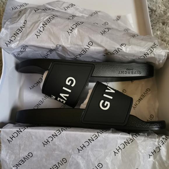 SOLD 💥Givenchy Men's Slides💥 - Picture 3 of 9